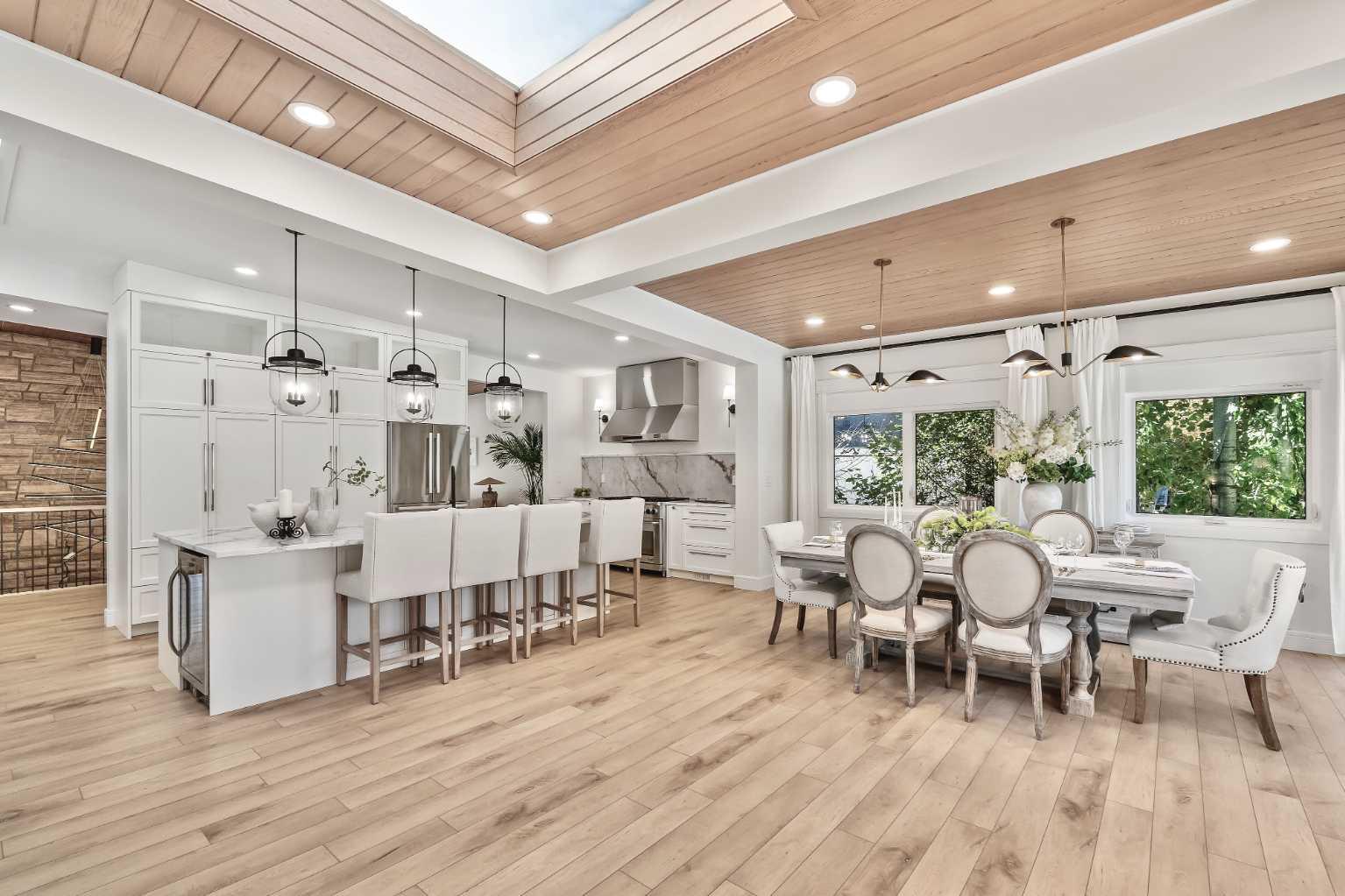 2332 Uxbridge Drive NW