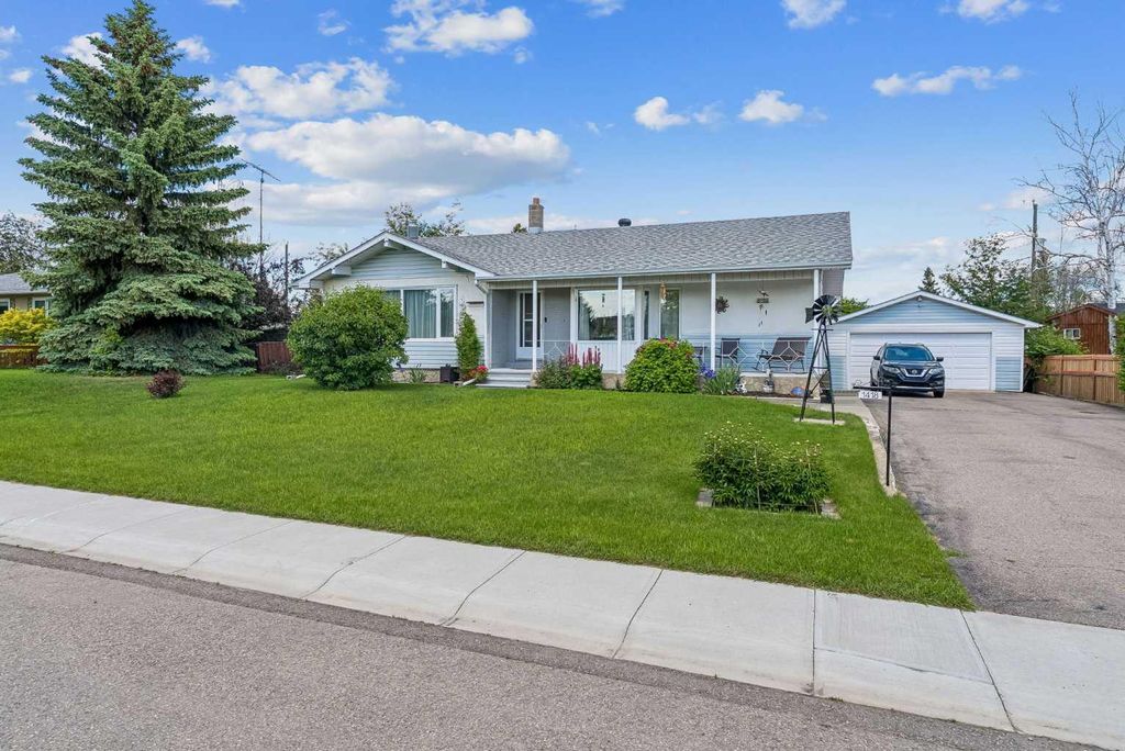 Photo of 1418 18 Avenue, Didsbury, AB T0M 0W0 (MLS # A2324151)