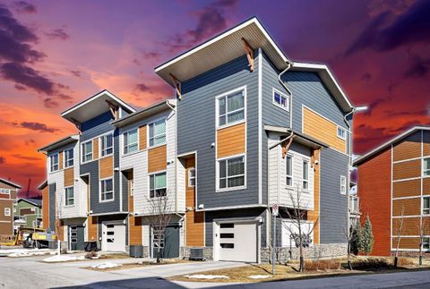 Photo of 220 HARVEST GROVE Walk NE, Calgary, AB T3K 2M1 (MLS # A2300936)