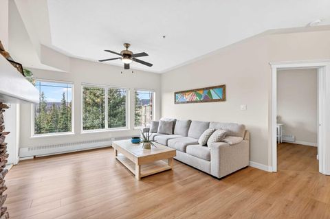 10 Discovery Ridge Close SW 519 Calgary AB T3H 5X3