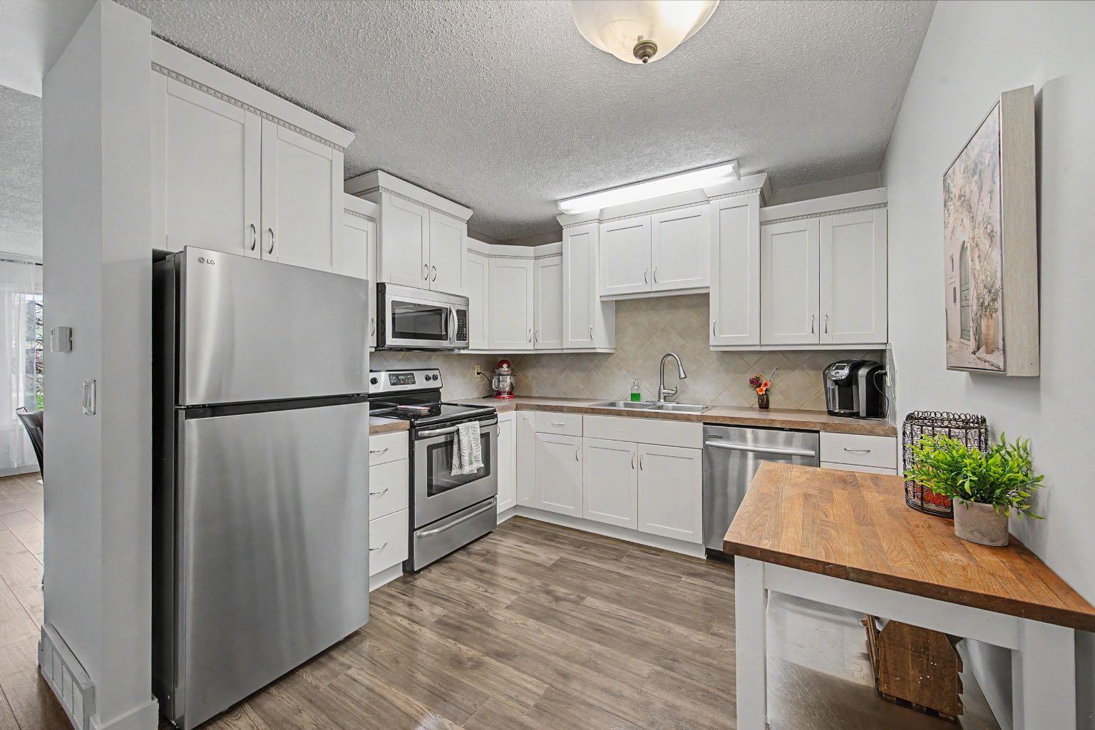 359 Woodvale Crescent SW