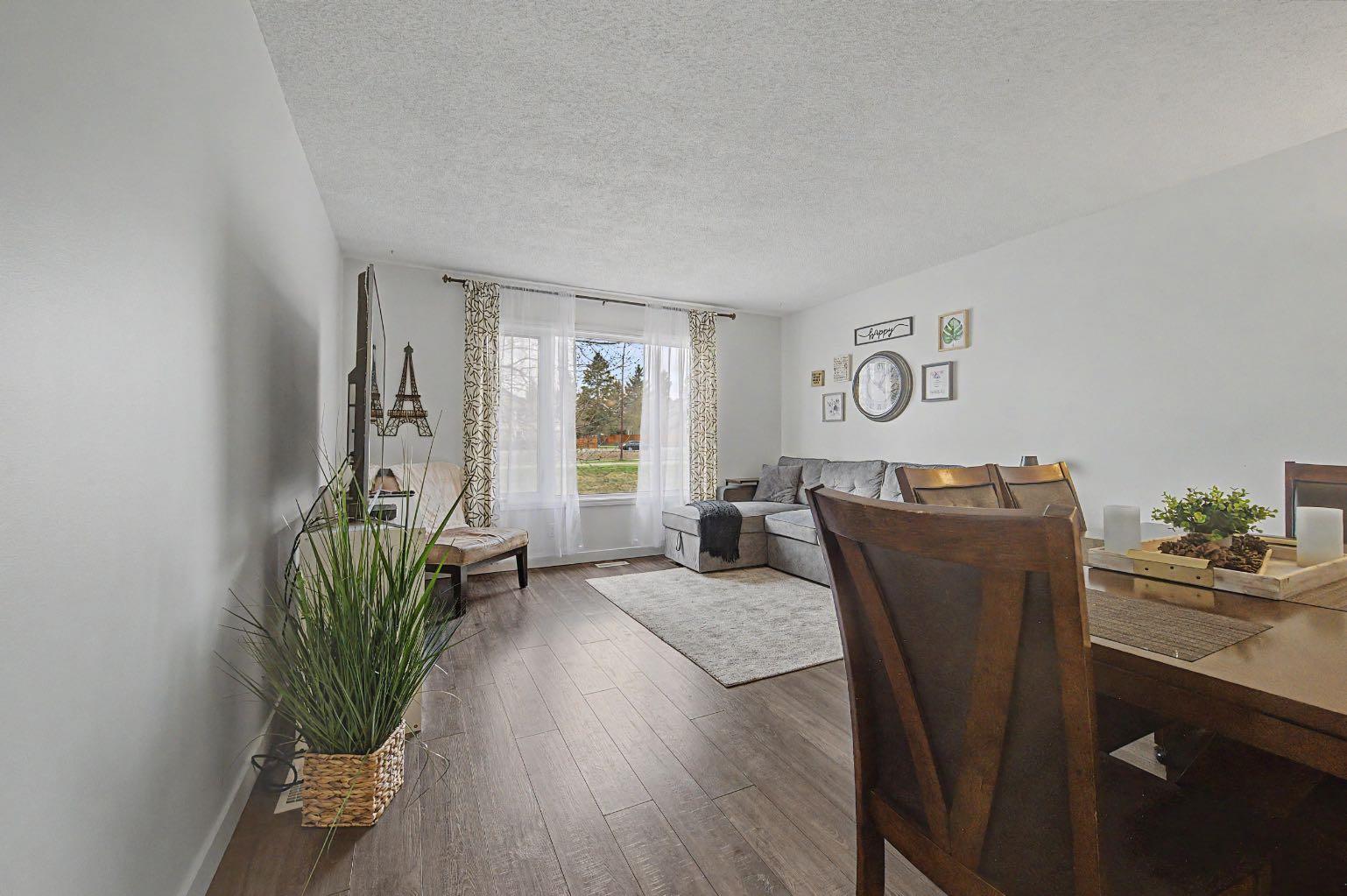 359 Woodvale Crescent SW