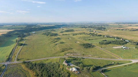 Photo of 274 Avenue, De Winton, AB T1S 5L9 (MLS # A2340877)