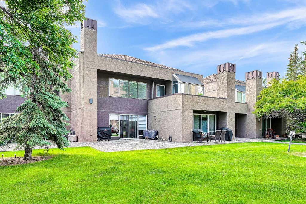 Photo of 108 Village Heights SW #1, Calgary, AB T3H 2L2 (MLS # A2326576)
