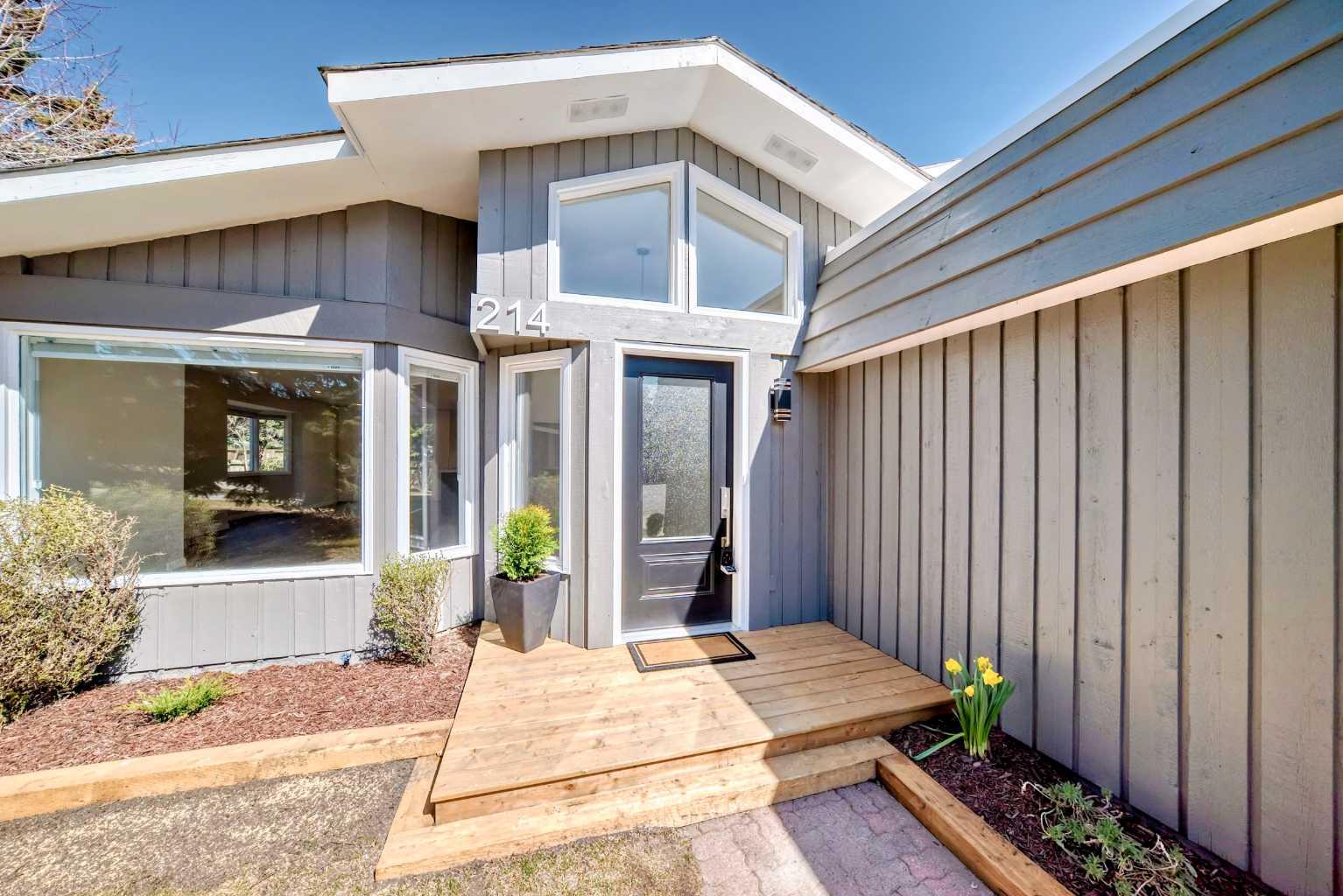 214 Lake Erie Place SE