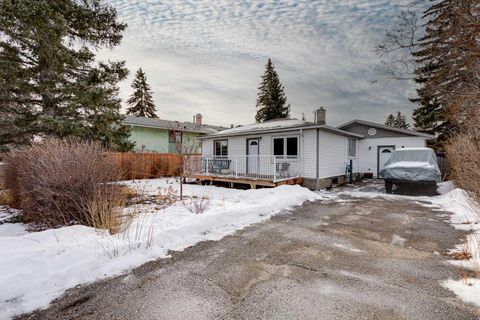 4351 70 Street NW Calgary AB T3B 2K4