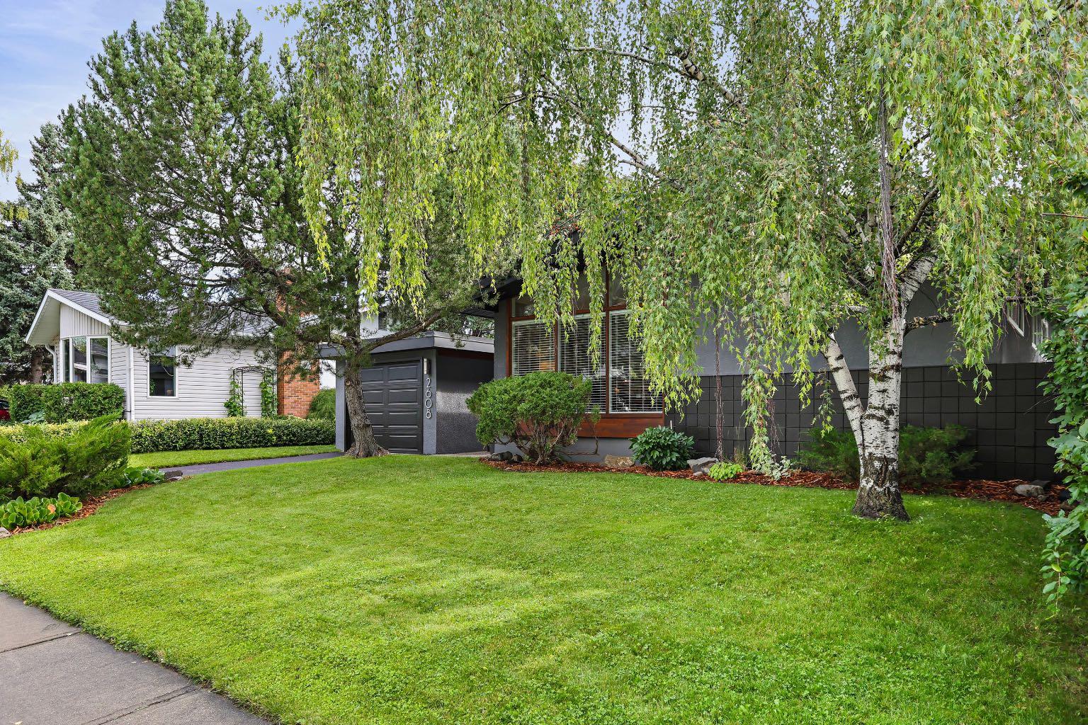 2608 Laurel Crescent SW