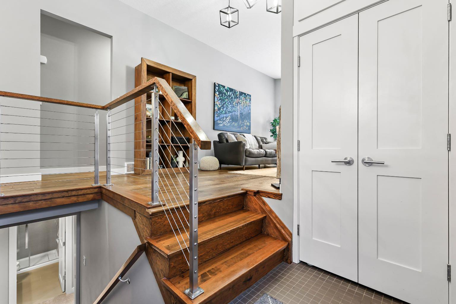 2608 Laurel Crescent SW