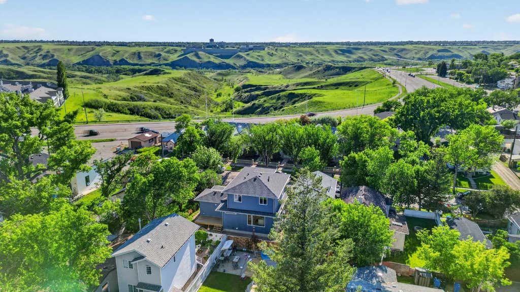 Photo of 925 7 Street S, Lethbridge, AB T1J 2H9 (MLS # A2322916)
