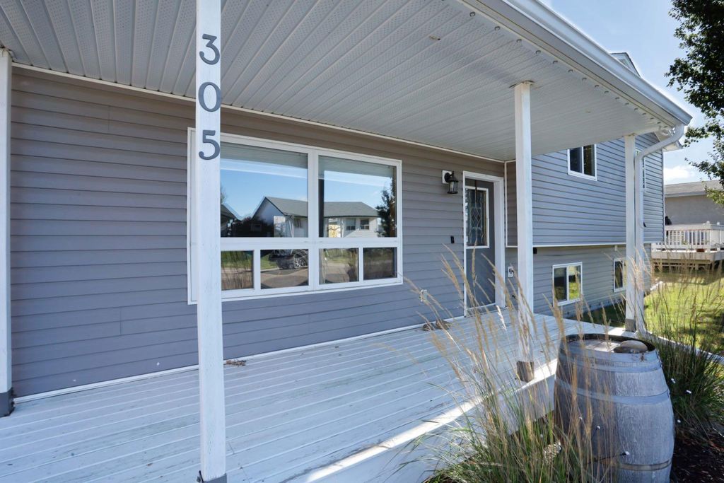 Photo of 305 3 Street W, Duchess, AB T0J 0Z0 (MLS # A2266146)