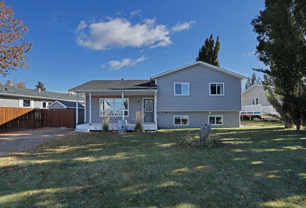 Photo of 305 3 Street W, Duchess, AB T0J 0Z0 (MLS # A2266146)