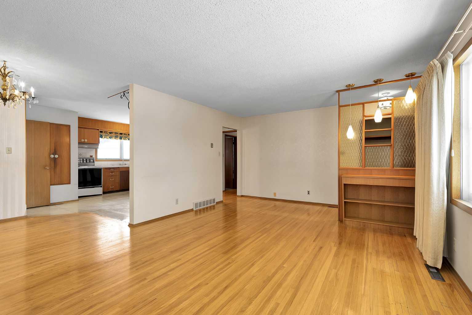 1483 Northmount Drive NW