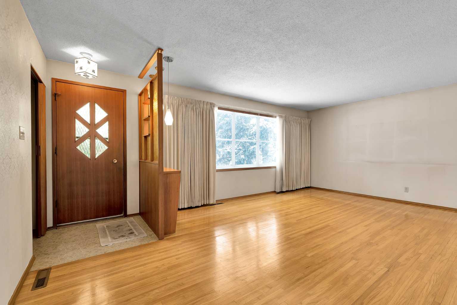 1483 Northmount Drive NW