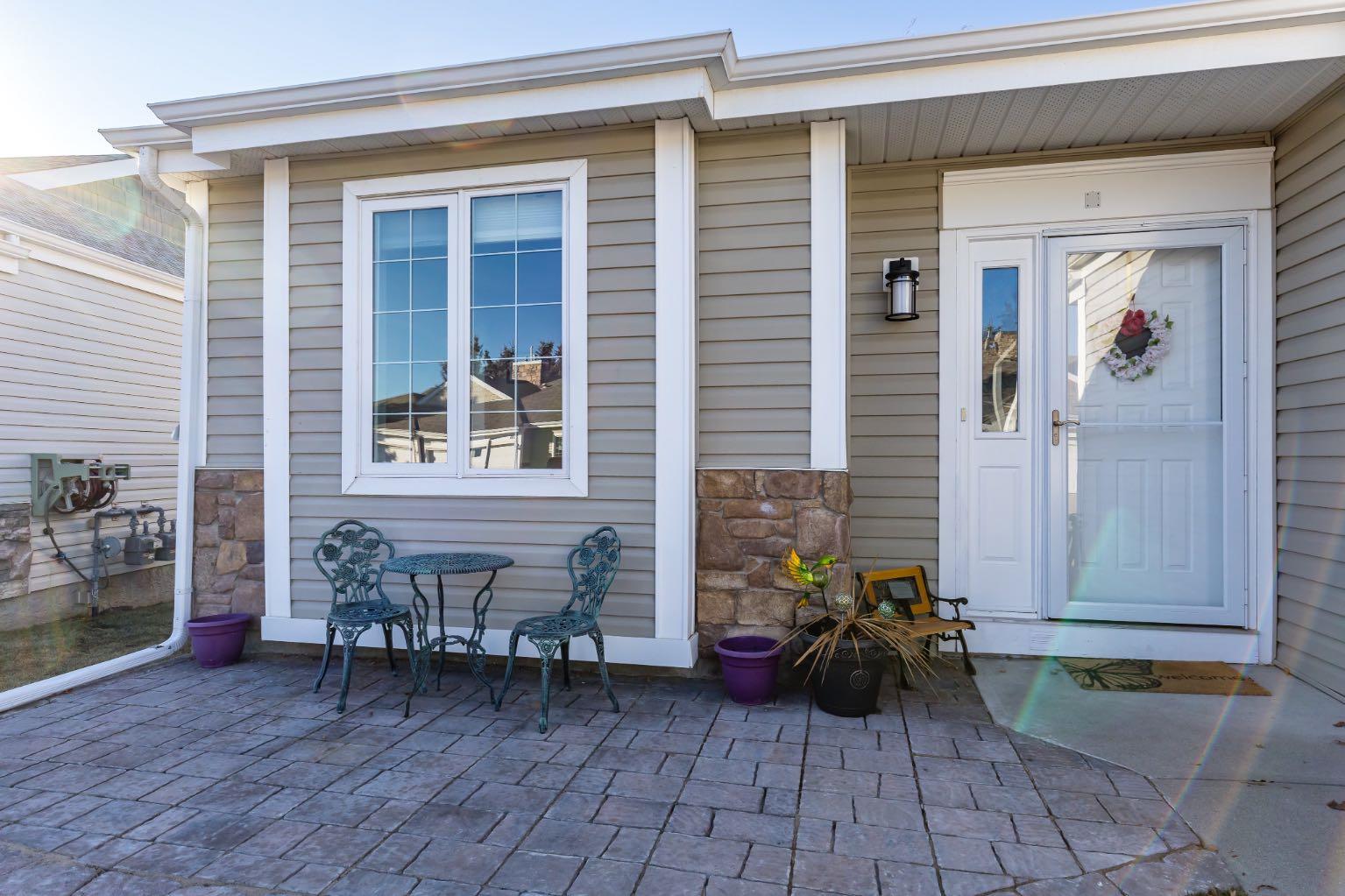 321 De Foras Close NW