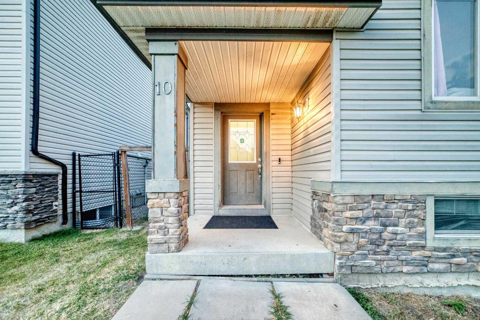 10 Saddlebrook Gardens NE