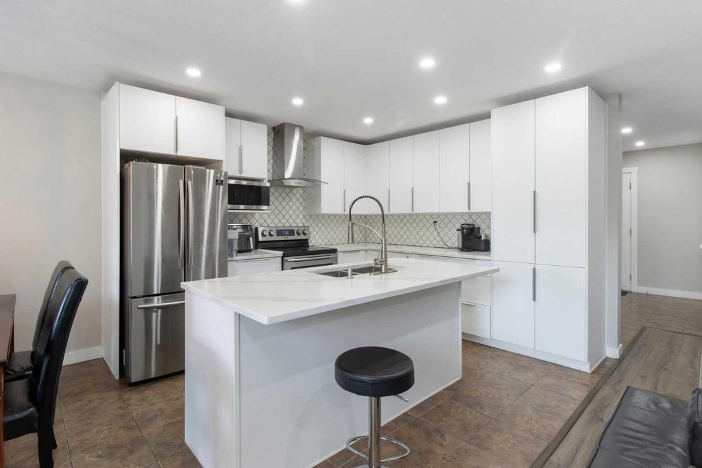 Photo of 31 Bridlewood Road SW, Calgary, AB T2Y 3P9 (MLS # A2283326)