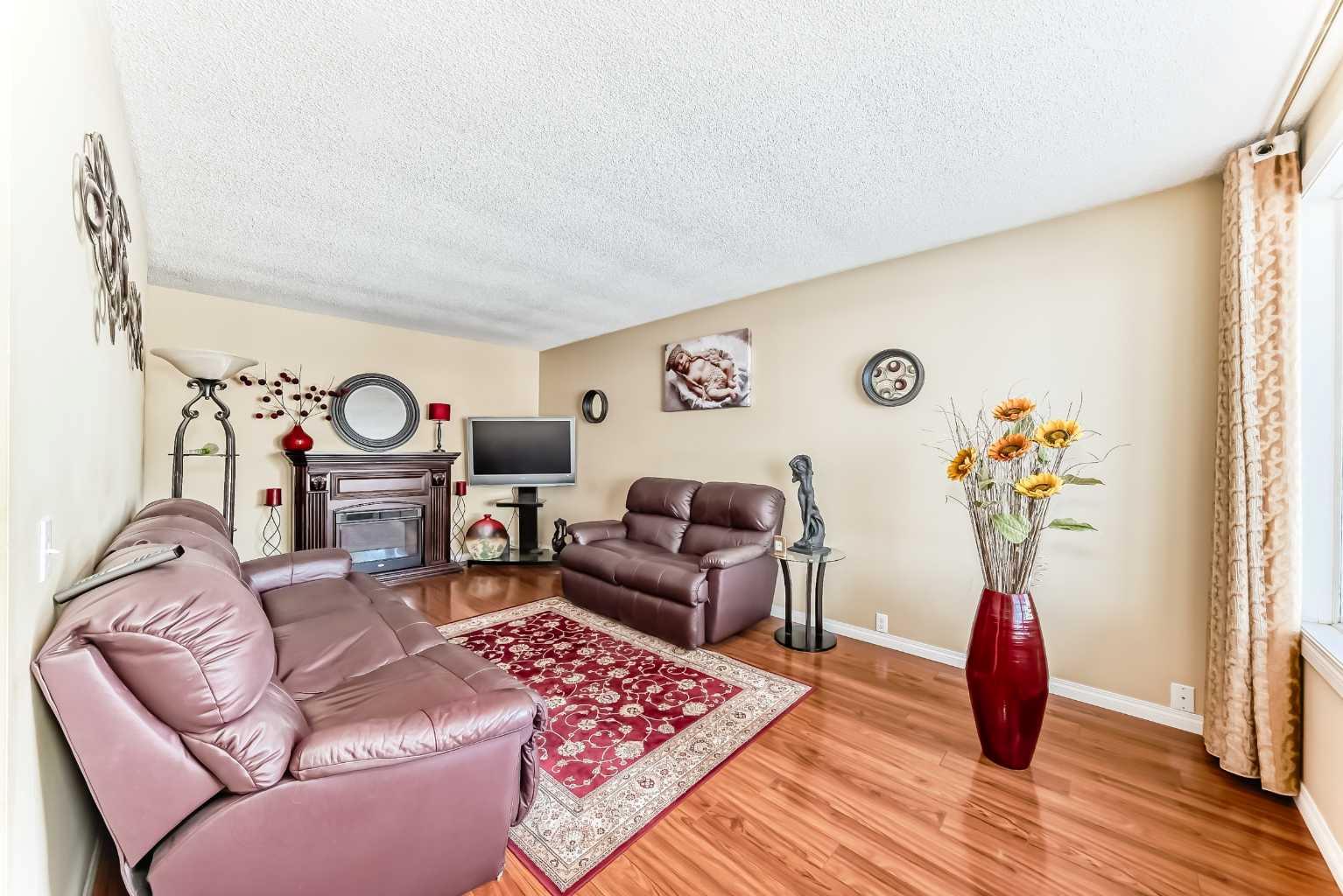 208 Bracewood Road SW