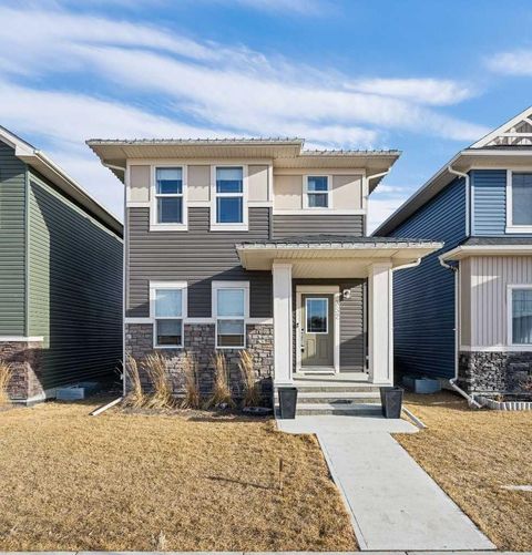 352 Bayview Street SW Airdrie AB T4B 5G3