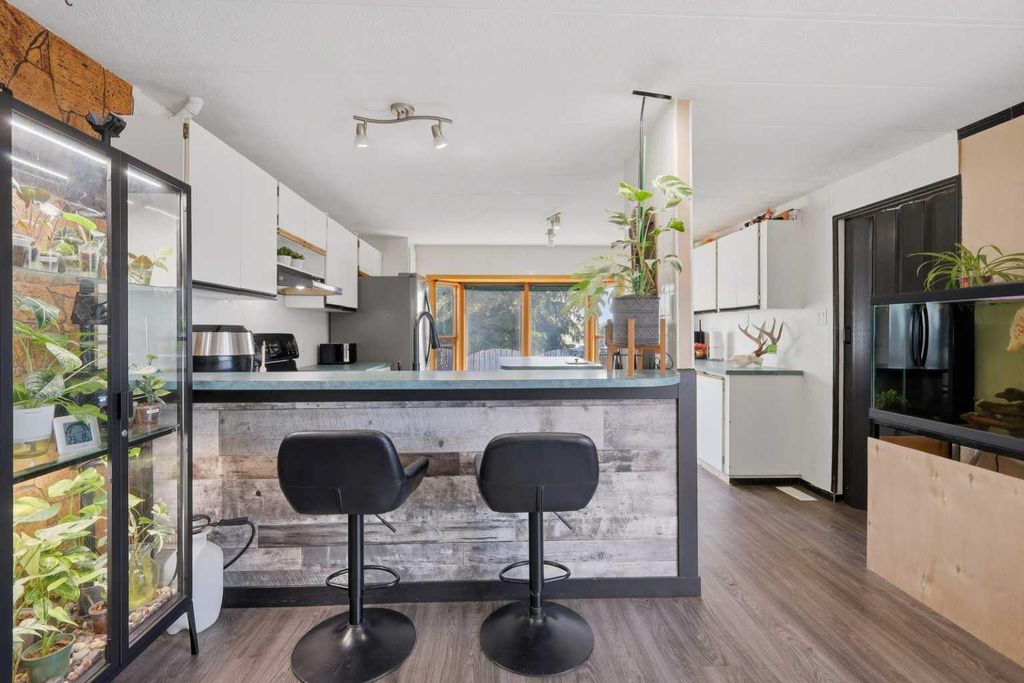 Photo of 27 Hearthstone Drive, Lacombe, AB T4L 1R2 (MLS # A2326579)