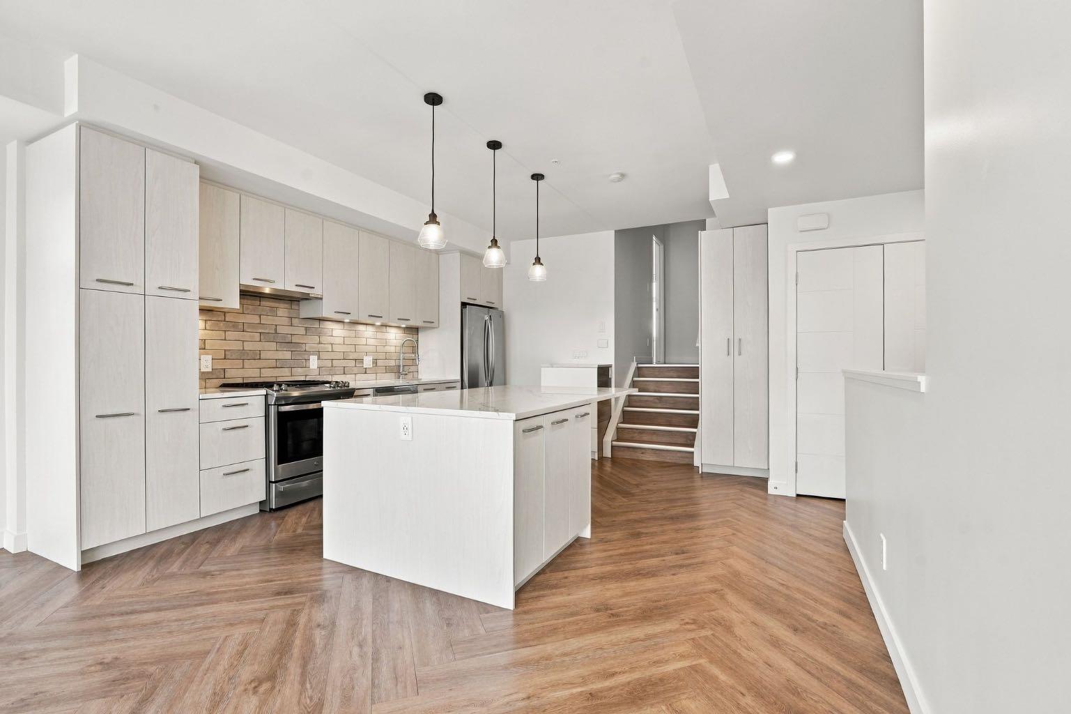 1709 35 Avenue SW 201