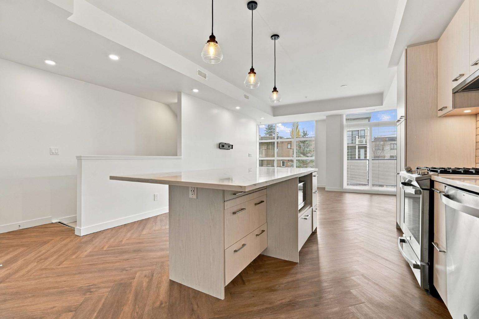 1709 35 Avenue SW 201