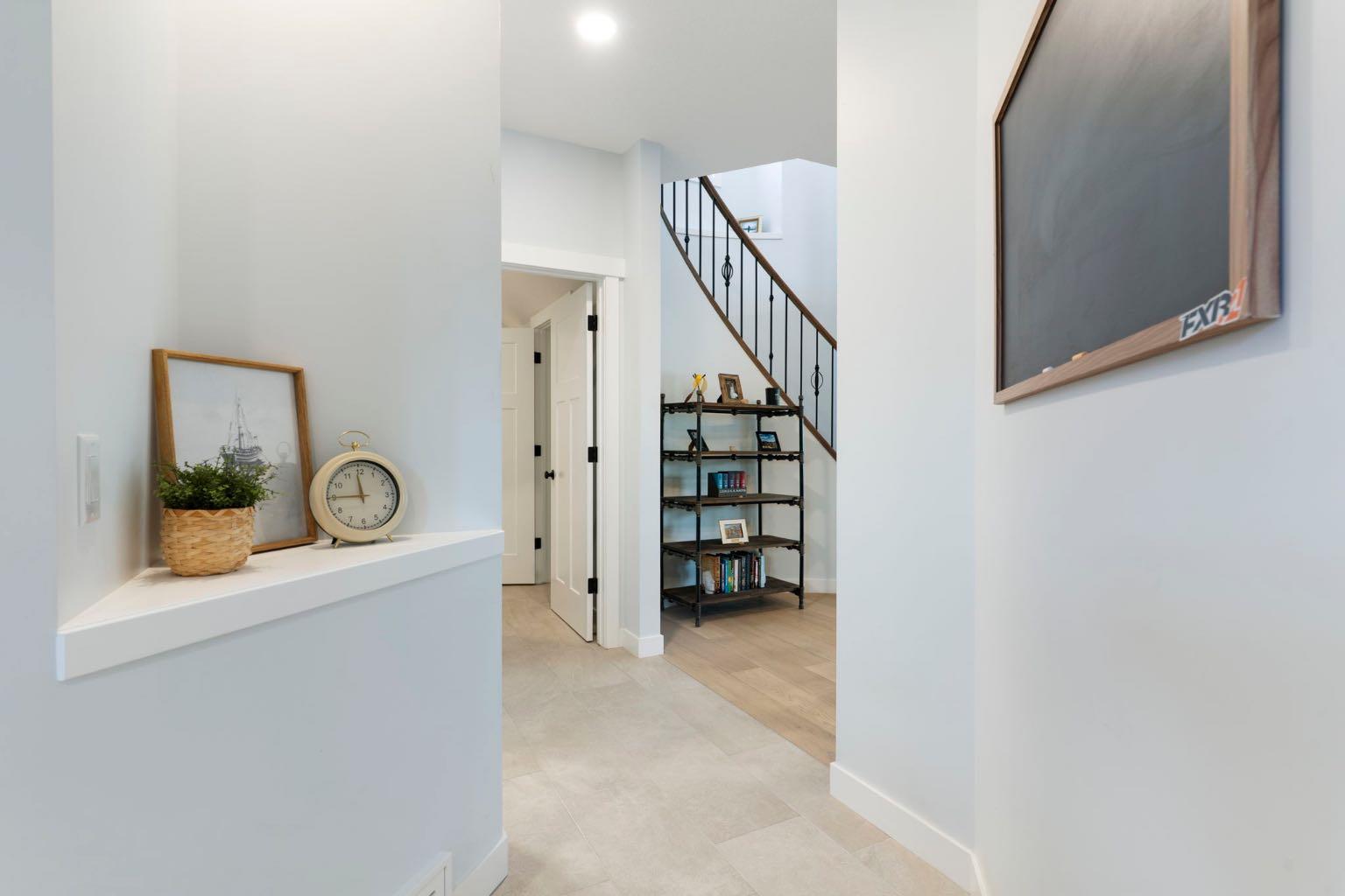 99 Ridge View Close