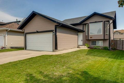 Photo of 103 Landry Bend, Red Deer, AB T4R 3L7 (MLS # A2329982)