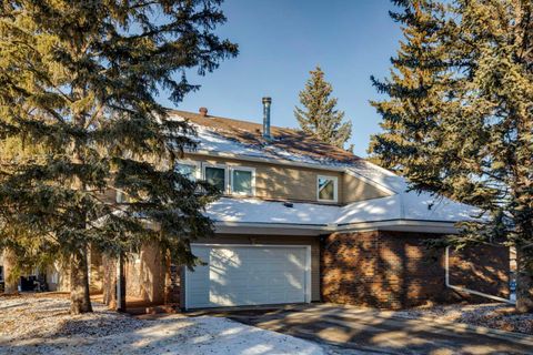 275 Woodridge Drive SW 2 Calgary AB T2W 4S4