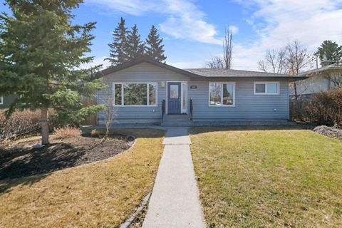 Photo of 803 94 Avenue SW, Calgary, AB T2V 0X8 (MLS # A2304250)