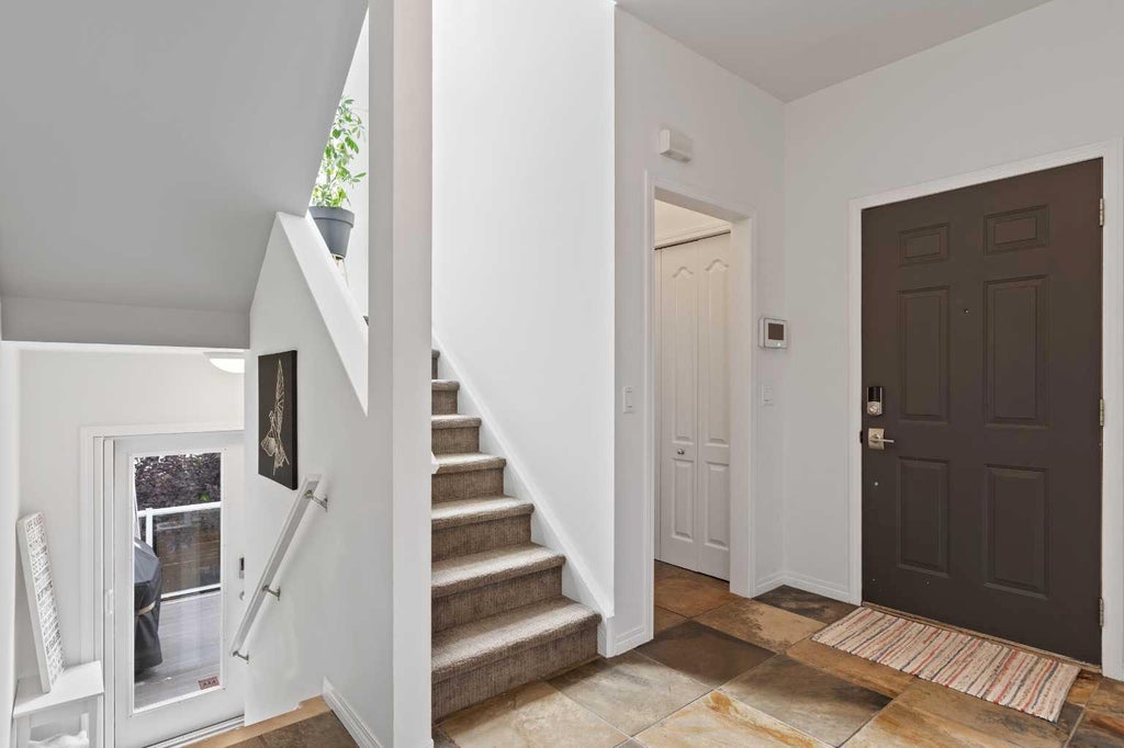 Photo of 124 38A Avenue SW, Calgary, AB T2S 0W4 (MLS # A2337876)