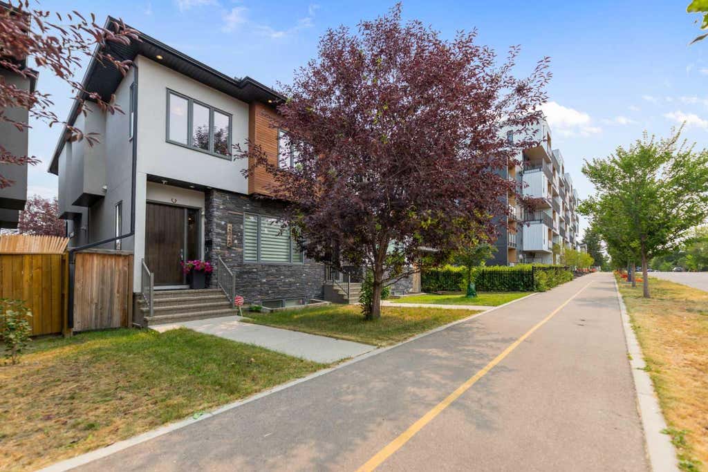 Photo of 2020 37 Street SW, Calgary, AB T3E 3A9 (MLS # A2336297)