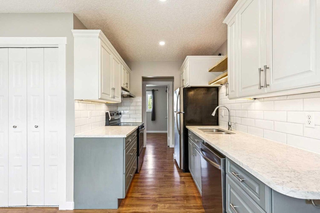 Photo of 727 Ranchview Circle NW, Calgary, AB T3G 1A9 (MLS # A2321766)