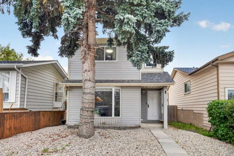 Photo of 37 Erin Croft Crescent SE, Calgary, AB T2B 2T8 (MLS # A2347971)