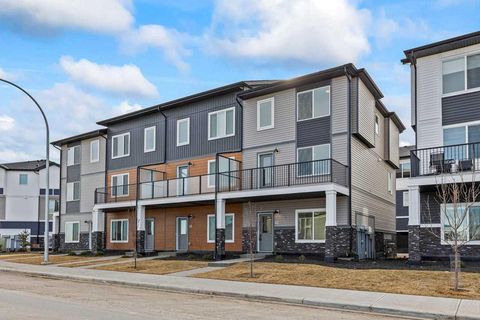42 Corner Glen Manor NE Calgary AB T3N 2R4