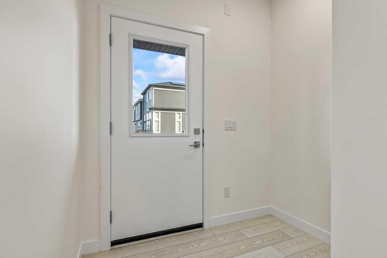 42 Corner Glen Manor NE