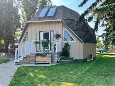 Photo of 115 Iroquois Crescent W, Lethbridge, AB T1K 5J3 (MLS # A2346534)