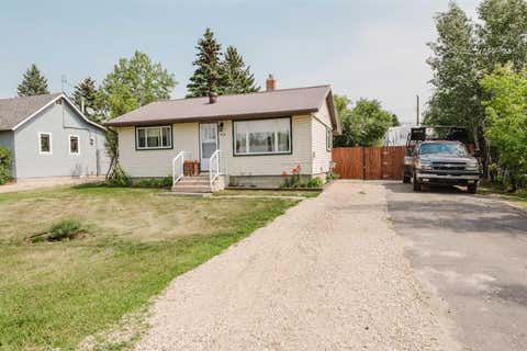 Photo of 908 6 Avenue, Beaverlodge, AB T0H 0C0 (MLS # A2333731)