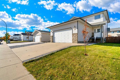 Photo of 38 Sunrise Road SW, Medicine Hat, AB T1B 4P2 (MLS # A2353923)