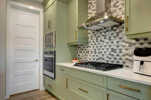 144 Cranbrook Gardens W