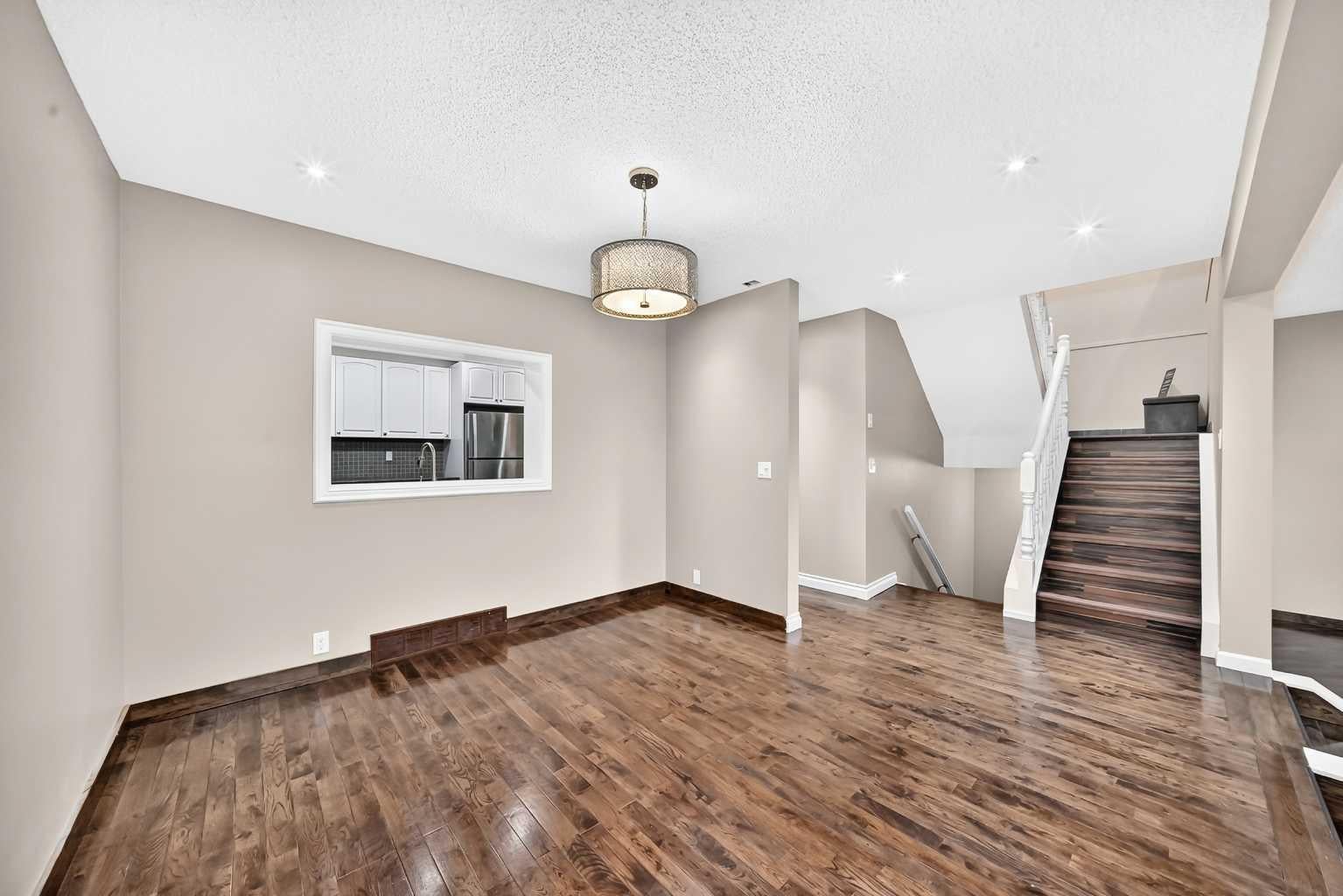 448 Strathcona Drive SW 25
