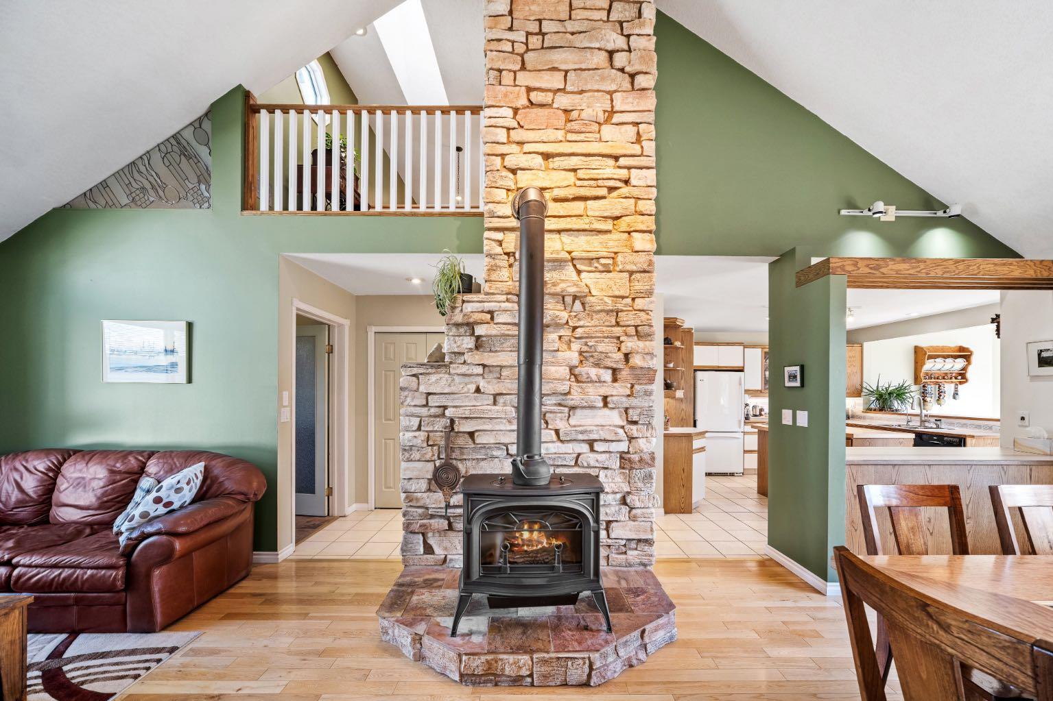 330 Canyon Close