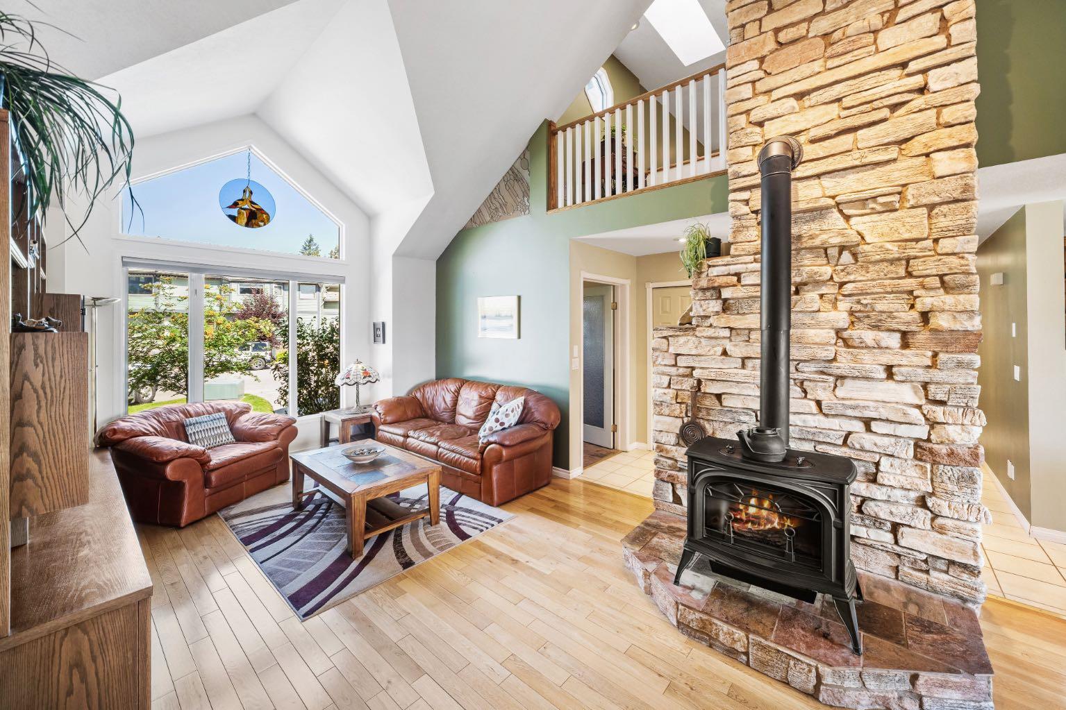 330 Canyon Close