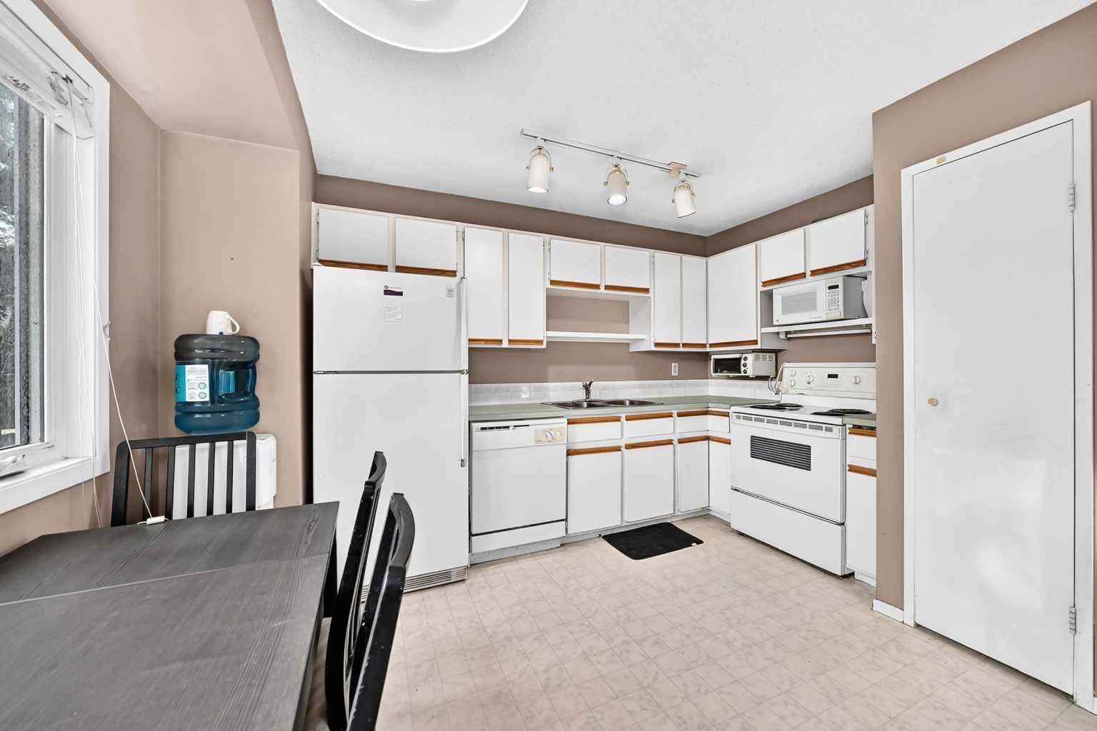 123 Queensland Drive SE 13
