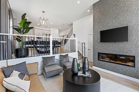 124 Corner Glen Avenue NE Calgary AB T3N 2L7