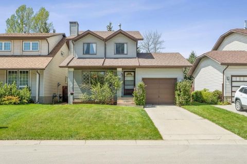 Photo of 47 Cedargrove Way SW, Calgary, AB T2W 4V1 (MLS # A2315553)