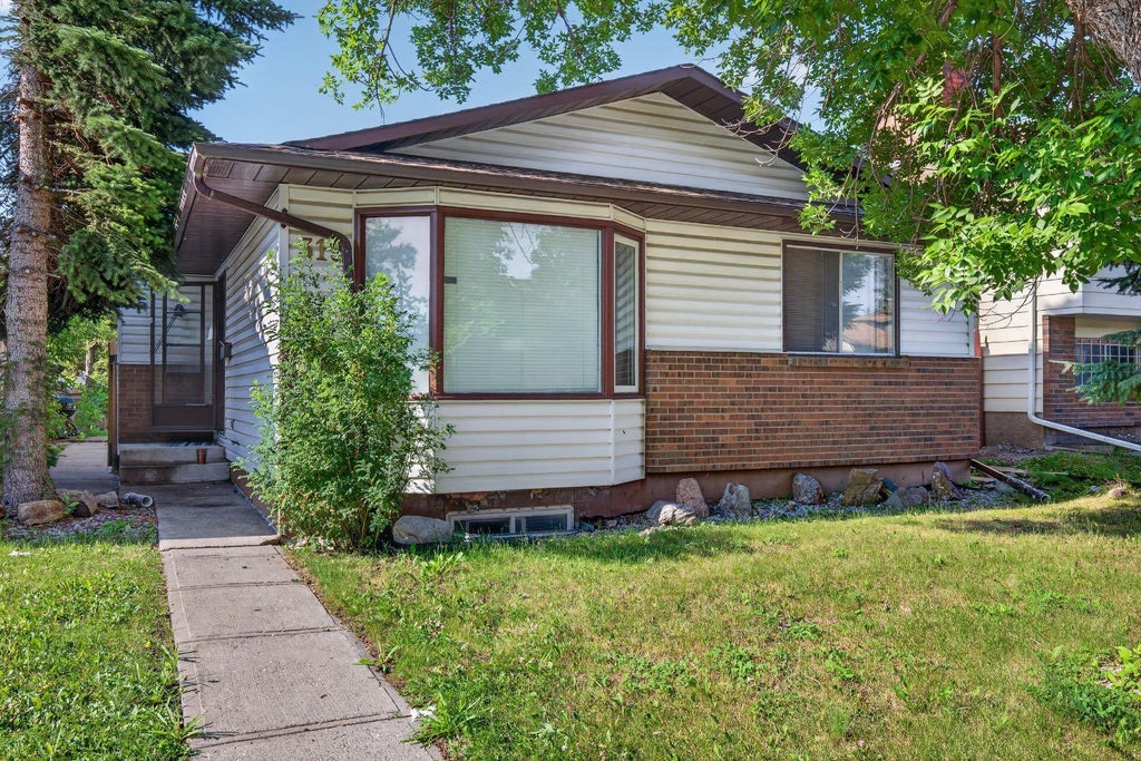 Photo of 319 Rundlelawn Road NE, Calgary, AB T1Y 3P2 (MLS # A2331168)