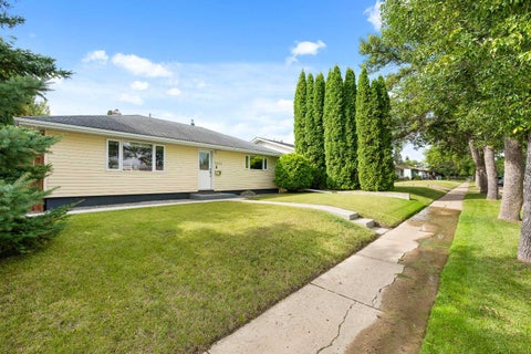 Photo of 5613 47 Street, Lloydminster, AB T9V 0H2 (MLS # A2337842)