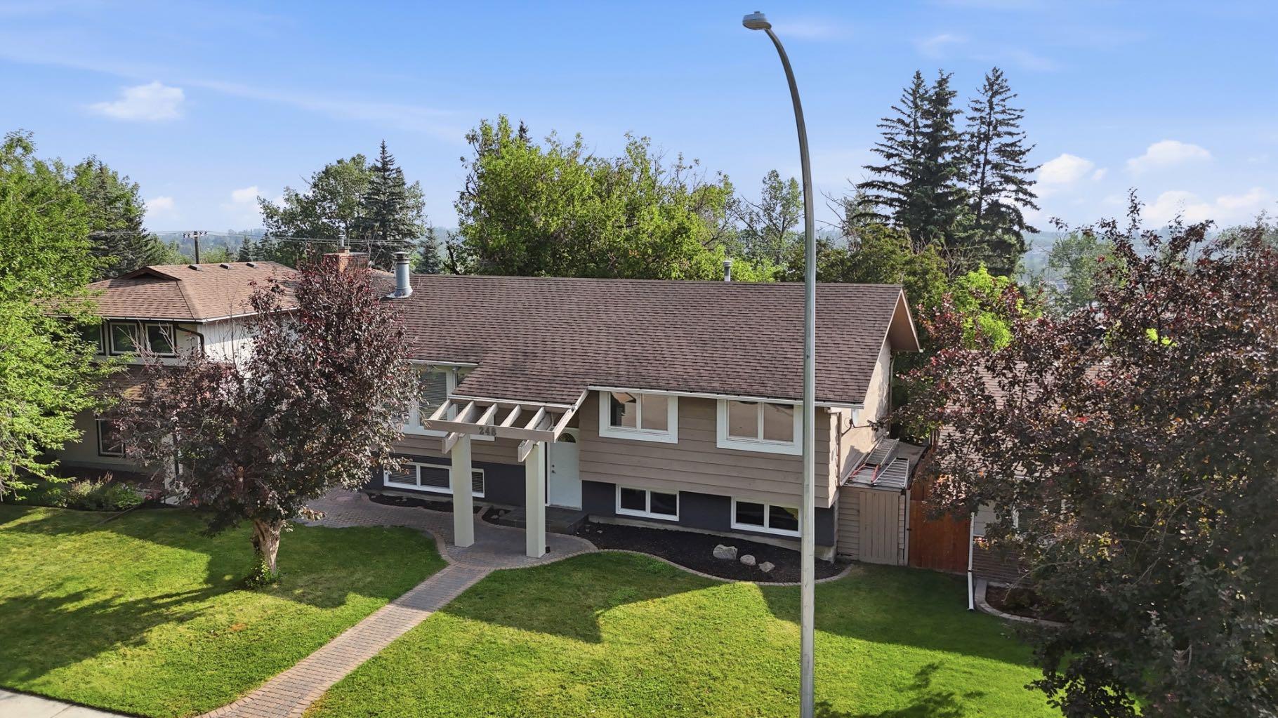 248 Parkland Crescent SE