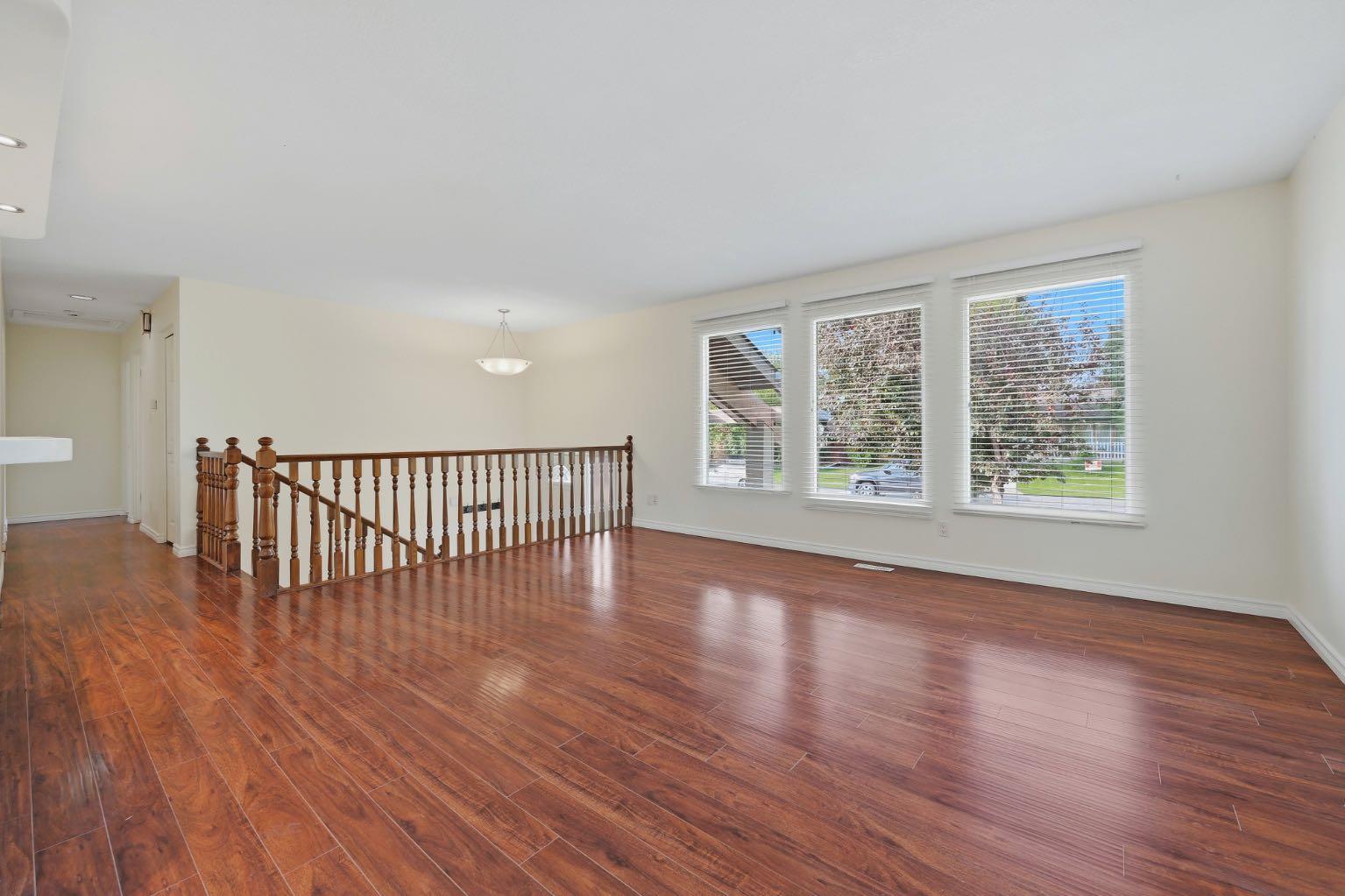 248 Parkland Crescent SE