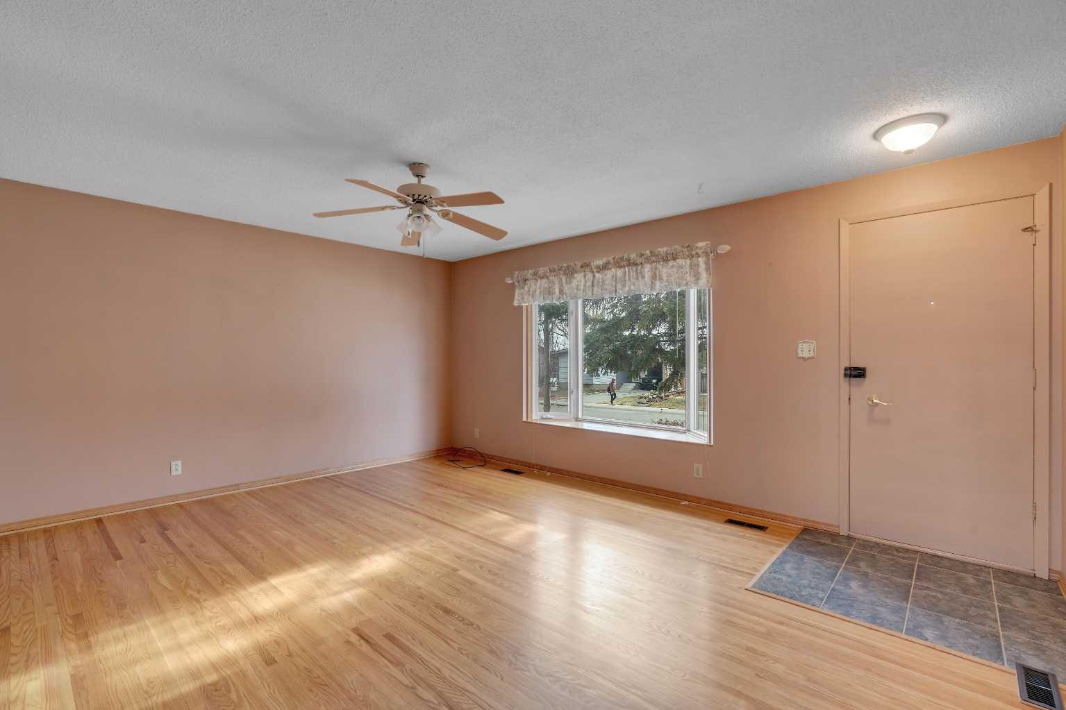 832 Raynard Crescent SE